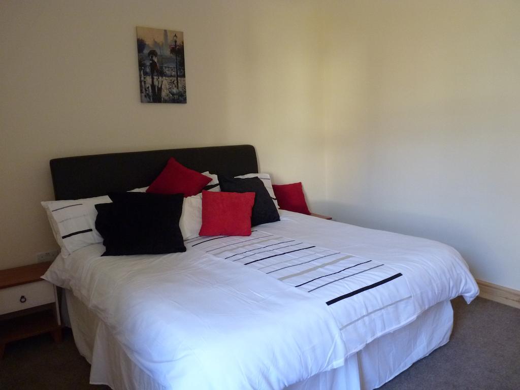 Old Police House Bed and Breakfast Haverfordwest Kamer foto